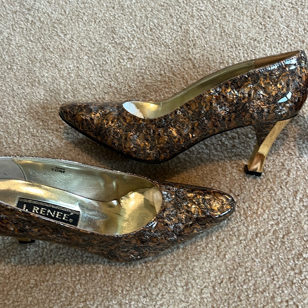 J. Renee Fantasy Brown Marble heels in excellent condition - size 10